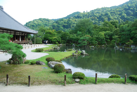 嵐山で一番広い敷地のお寺は天龍寺